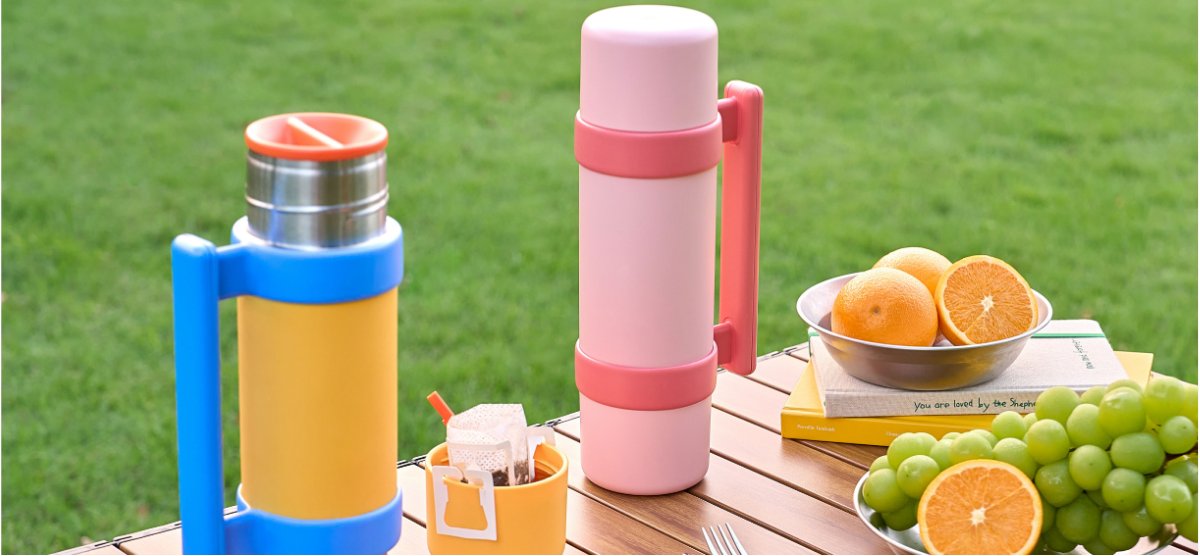 Chako Lab Outdoor Sharing Pot flasks on a picnic table with oranges and grapes on the grass