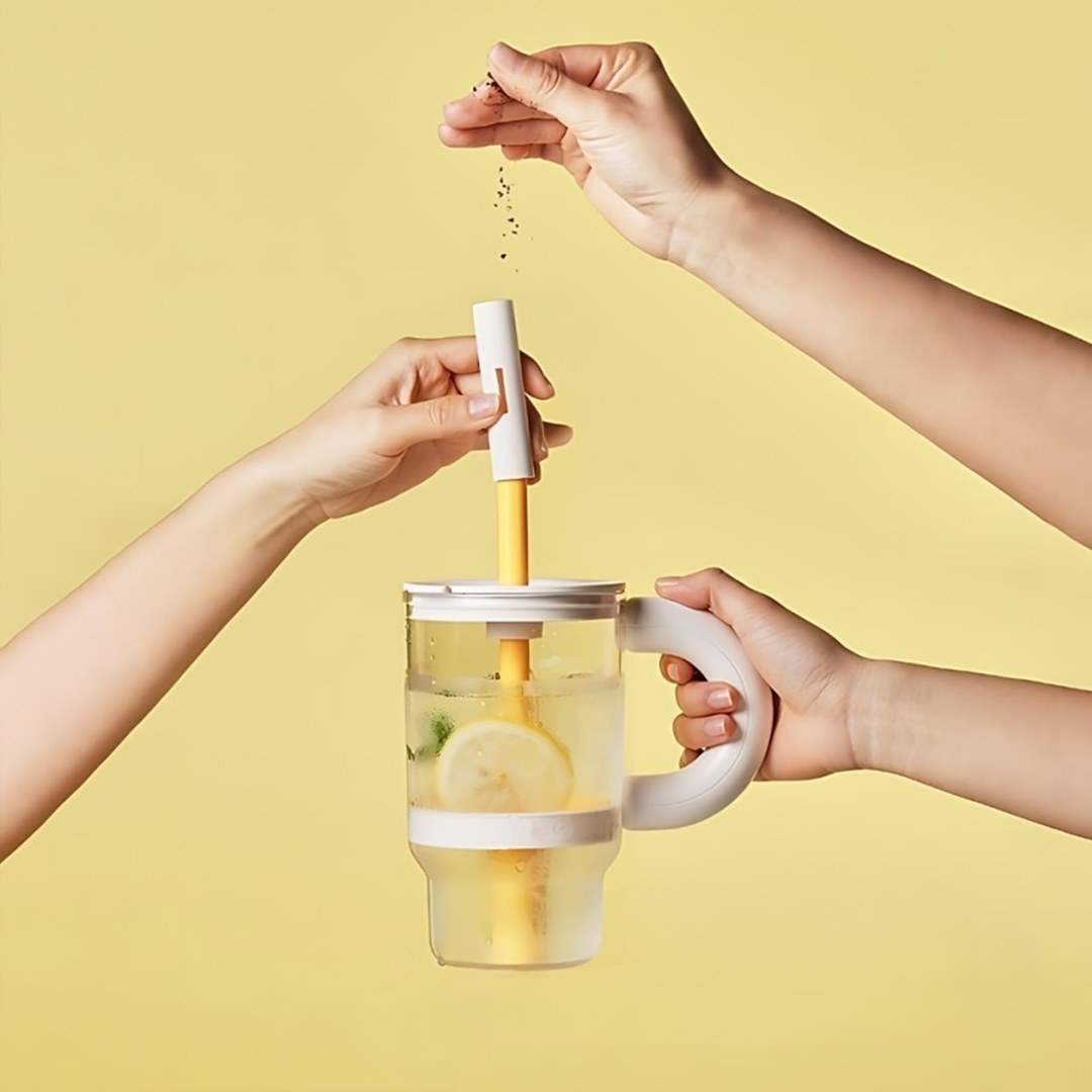 Easily customize your tea blend with the Chako Lab Baba Cup's adjustable tea tray.