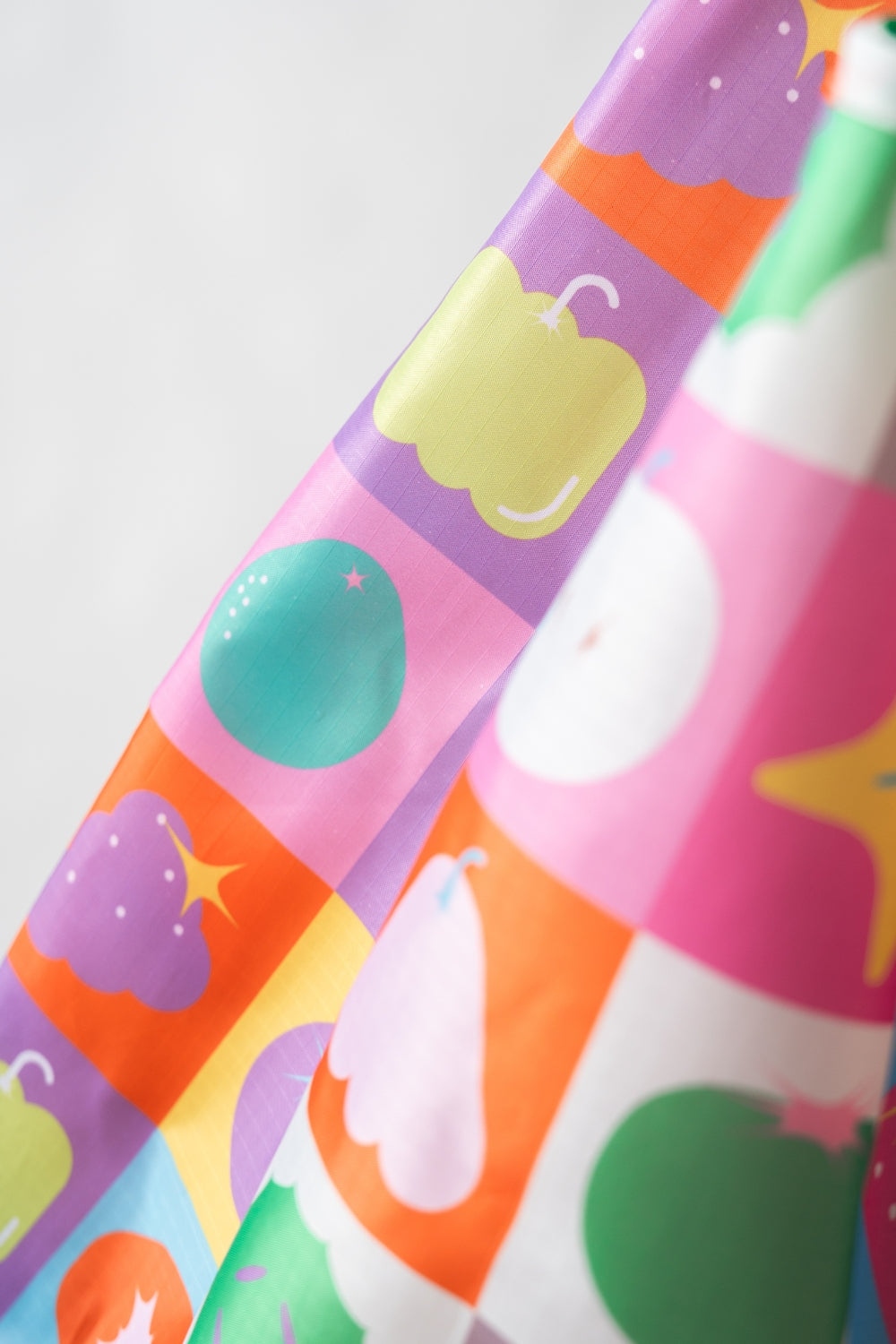 Chako Reusable Bag Peekaboo eyes tote held
